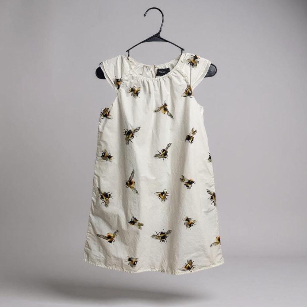 Victoria Beckham Girls White Dress with Bee‎ Motif Size L